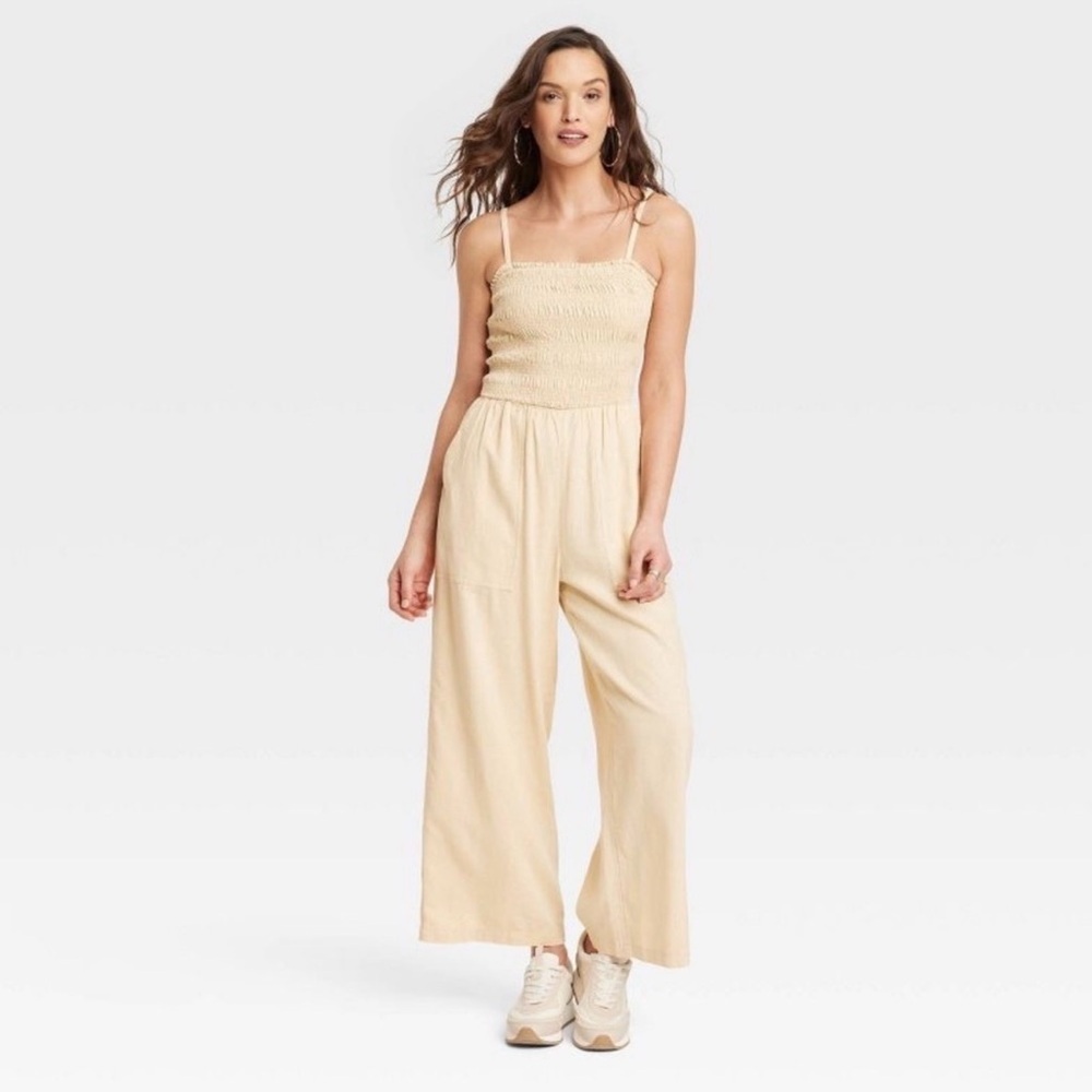 Universal Thread Wide Leg, Cropped Cream Jumpsuit with Smocking, Size Large.